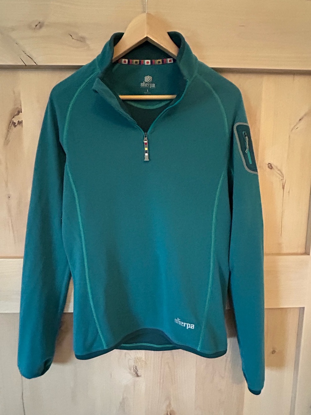 Sherpa Adventure Gear Women’s Turquoise half zip pullover, EUC, Large